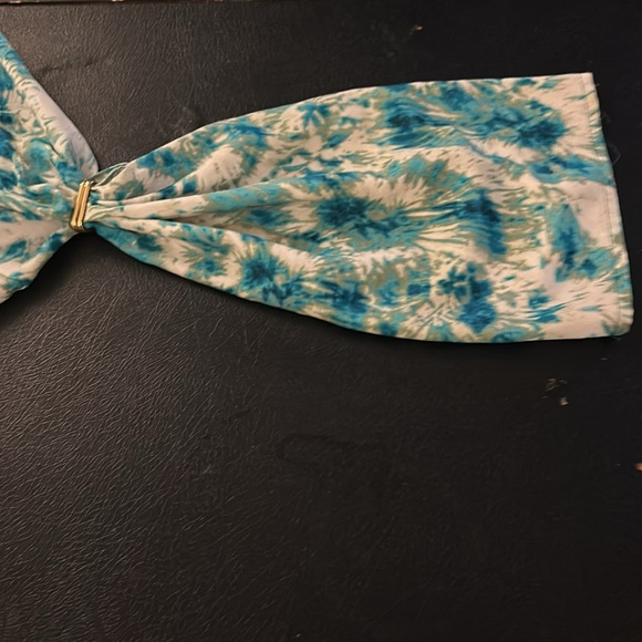 STUNNING, MICHAEL KORS blouse in blue with interesting patterns all over Size 1X - Picture 10 of 11